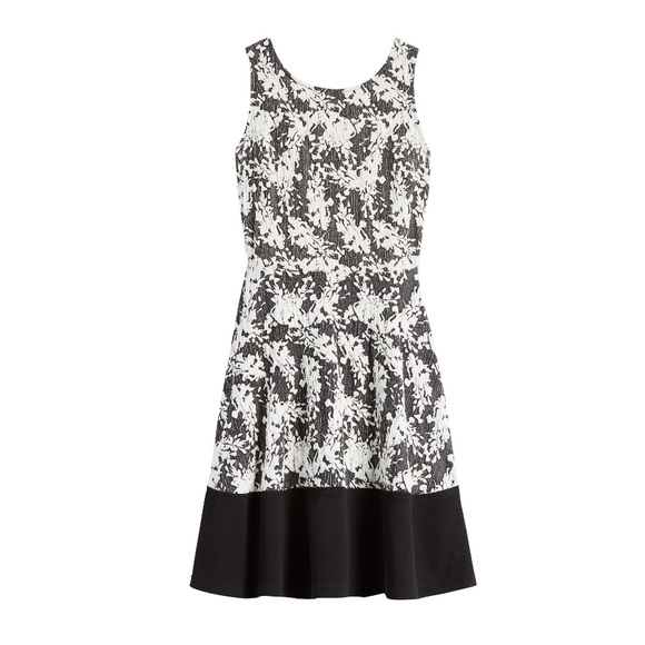 Le Lis Maude Textured Knit Dress in XS - Picture 1 of 5